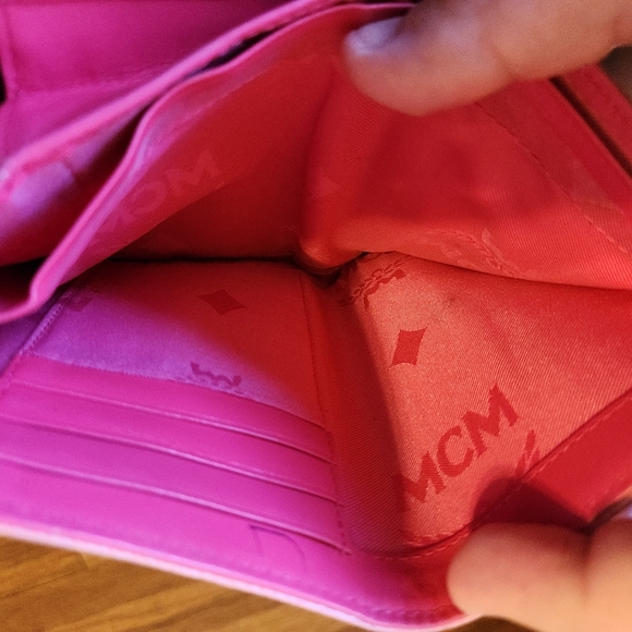 💯 AUTHENTIC MCM WALLET - Picture 16 of 16
